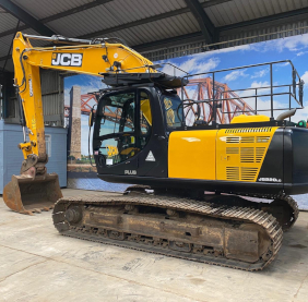 JCB JS220 LC Plus